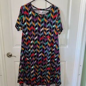 Brand new - Multi colored chevron pattern L Carly
